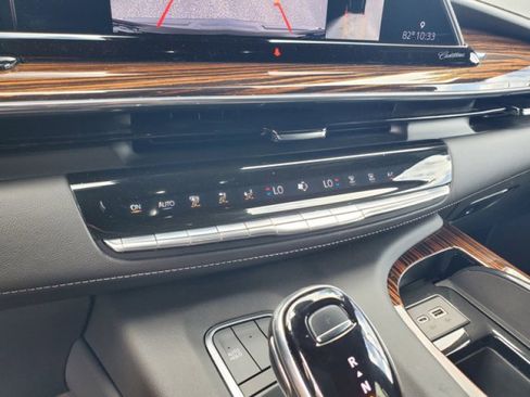 Used 2022 Cadillac Escalade Luxury image 25