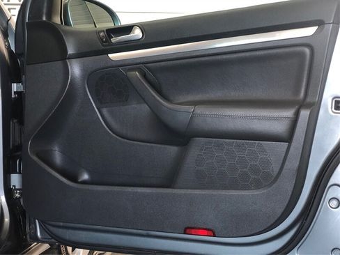 Used 2007 Volkswagen GTI 4-Door FWD image 17