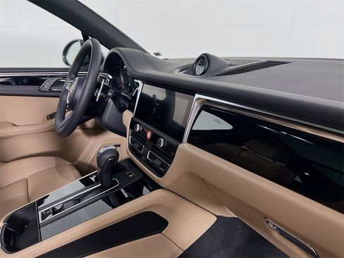 New 2026 Porsche Macan image 31