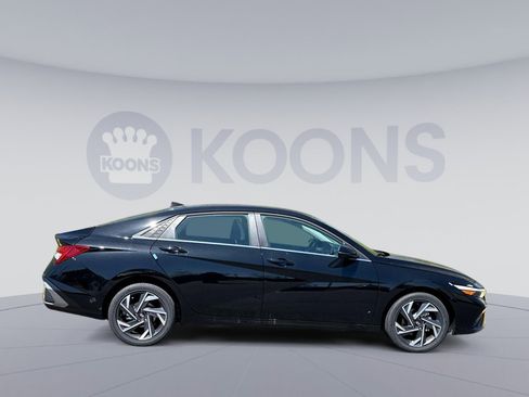 New 2025 Hyundai Elantra Limited image 8