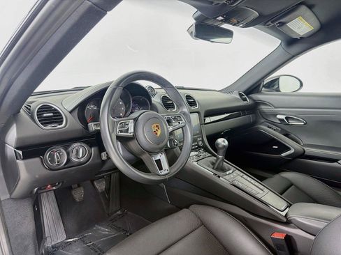 Used 2024 Porsche 718 Cayman RWD image 4
