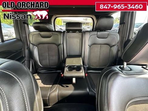 Used 2023 Jeep Grand Cherokee Altitude AWD/4WD image 13