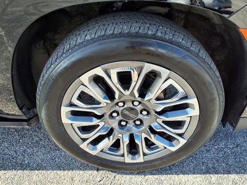 Used 2023 GMC Yukon XL Denali Ultimate w/ LPO, Floor Liner Package image 9