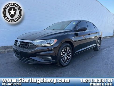 Used 2021 Volkswagen Jetta R-Line image 1