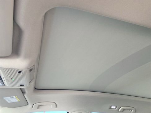 New 2026 Volkswagen Atlas SE image 18