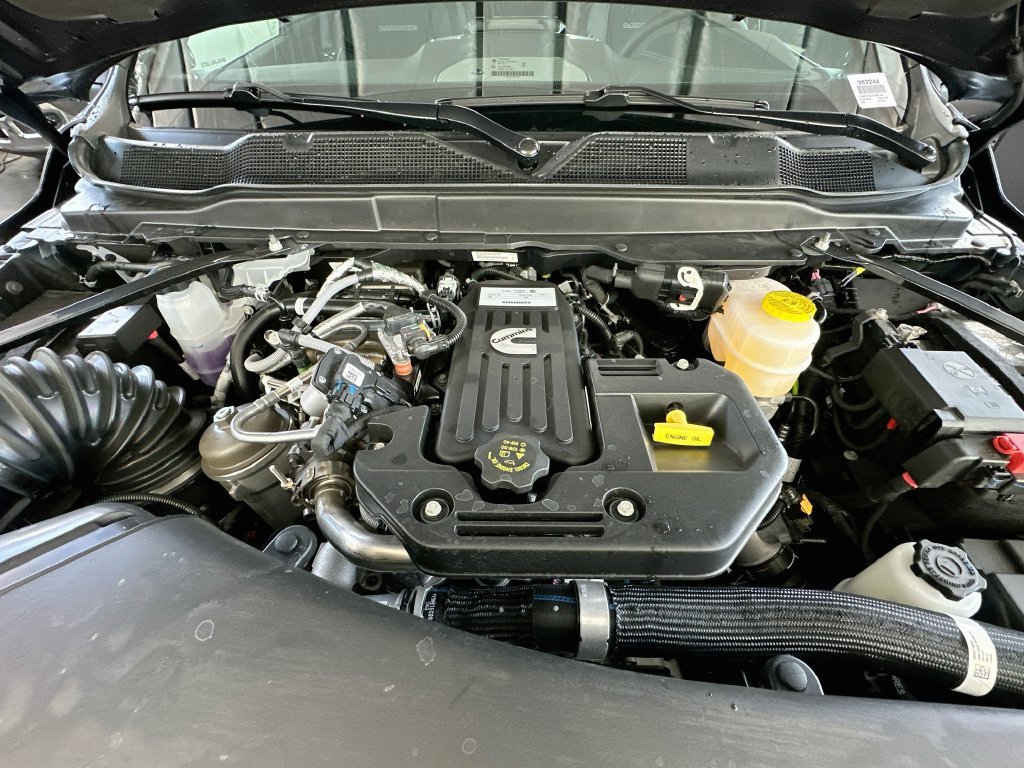 New 2026 RAM 2500 Laramie w/ Night Edition AWD/4WD image 17