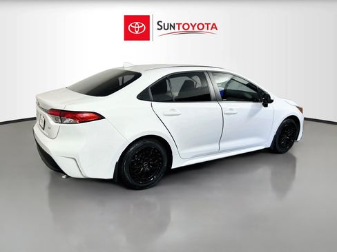Used 2025 Toyota Corolla LE FWD image 4