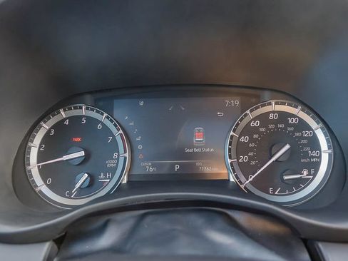 Used 2021 Toyota Highlander XLE AWD/4WD image 28