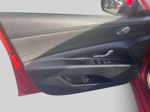 Used 2023 Hyundai Elantra Limited w/ Cargo Package image 15