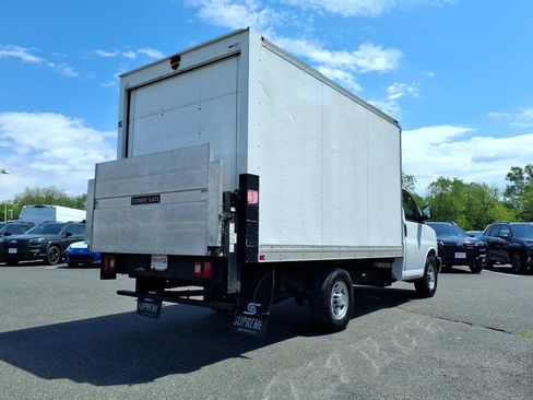 Used 2018 Chevrolet Express 3500 RWD image 11