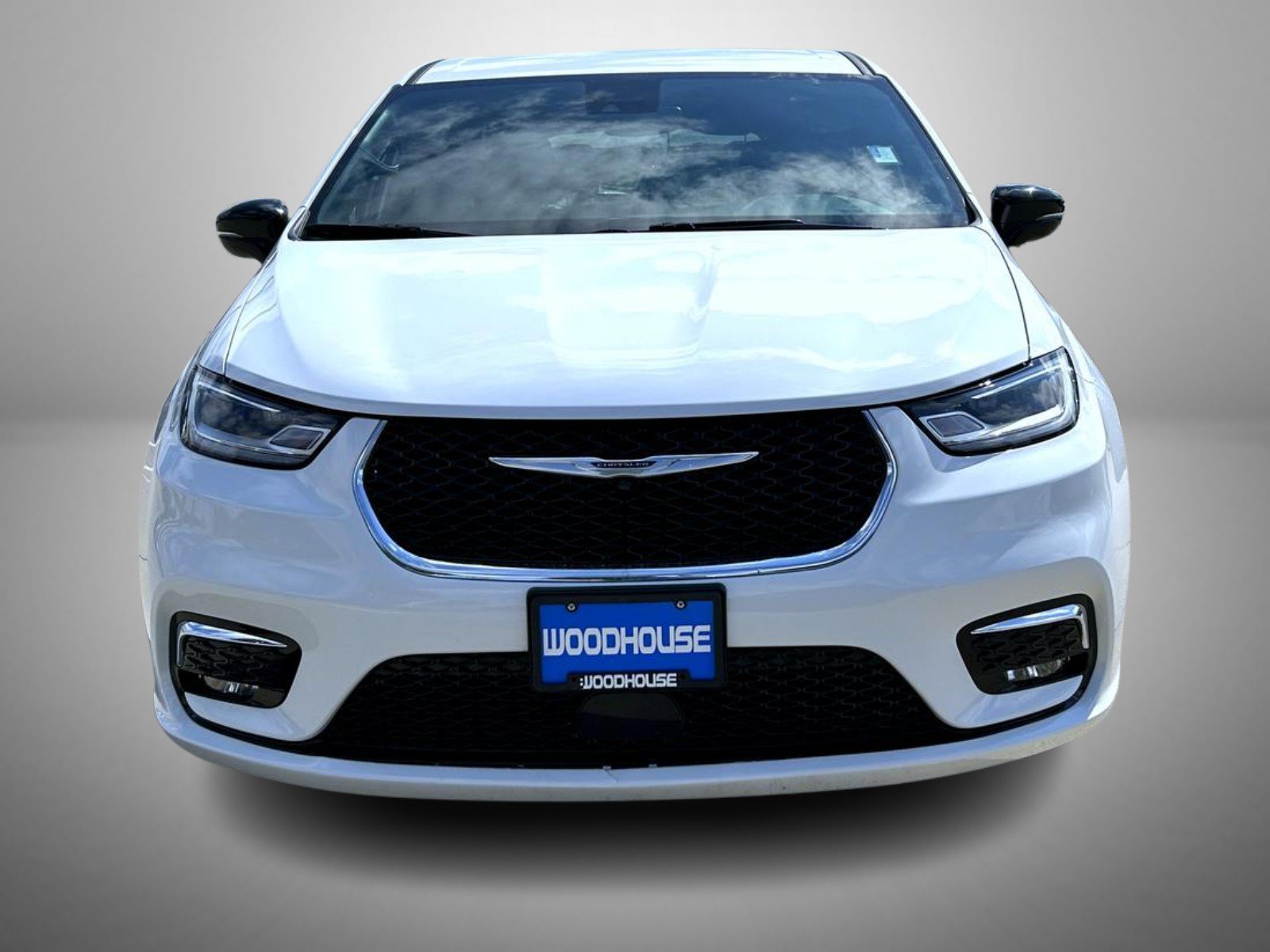 Used 2025 Chrysler Pacifica Select FWD image 2