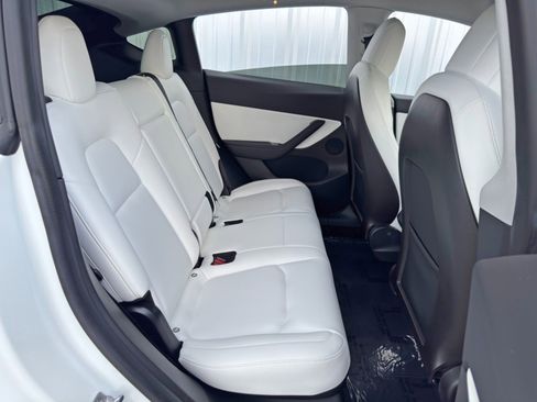 Used 2020 Tesla Model Y Long Range image 42