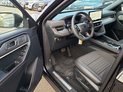 New 2026 Ford Explorer ST-Line w/ ST-Line Street Pack image 9