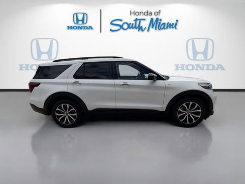 Used 2023 Ford Explorer ST-Line w/ Class IV Trailer Tow Package RWD image 8