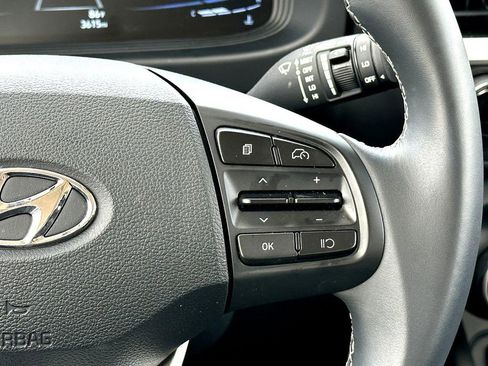 Used 2025 Hyundai Venue SEL FWD image 25