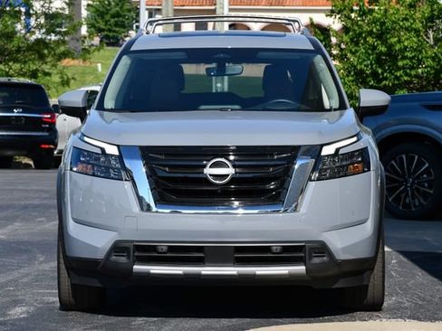 Used 2025 Nissan Pathfinder Platinum AWD/4WD image 12