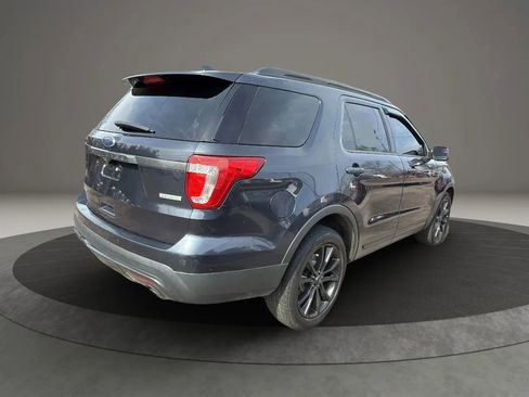 Used 2017 Ford Explorer XLT w/ Equipment Group 202A image 5