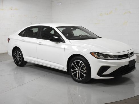 Used 2025 Volkswagen Jetta Sport FWD image 1