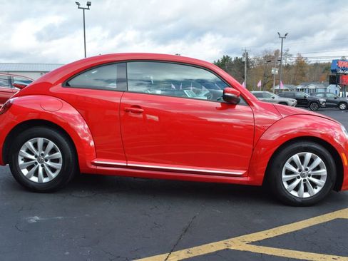 Used 2019 Volkswagen Beetle S image 3