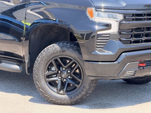 Used 2024 Chevrolet Silverado 1500 LT Trail Boss w/ Convenience Package II AWD/4WD image 3