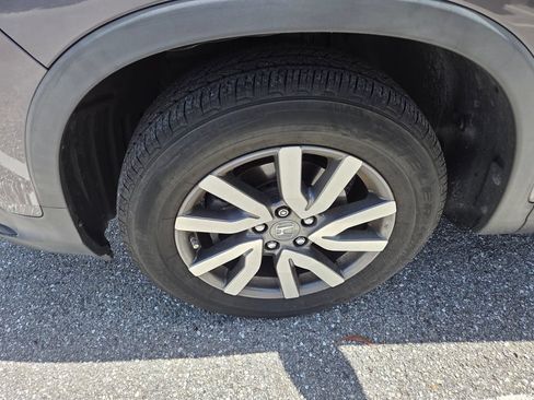Used 2021 Honda Pilot EX image 4