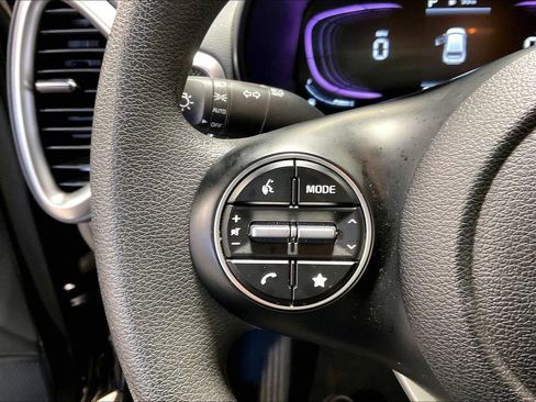 Used 2025 Kia Soul LX FWD image 24