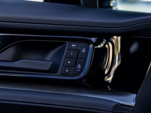 Certified 2025 Porsche Panamera RWD image 43