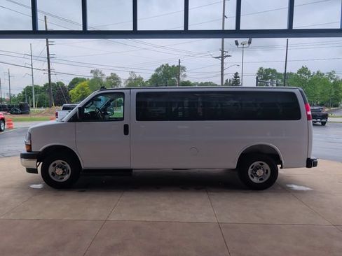 Certified 2025 Chevrolet Express 3500 LT w/ LT Preferred Equipment Group RWD image 5