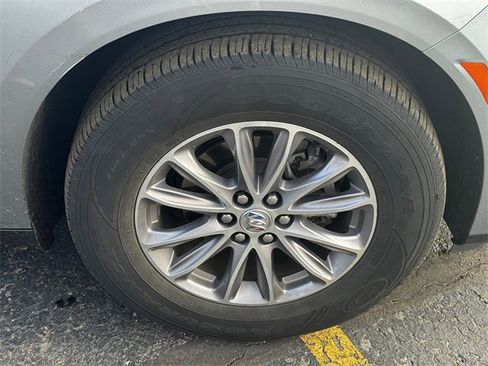 Used 2024 Buick Enclave Premium image 9