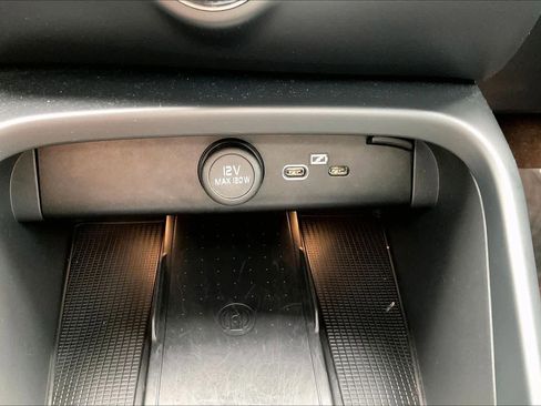 Used 2023 Volvo C40 P8 Recharge Ultimate w/ Protection Package Premier image 37