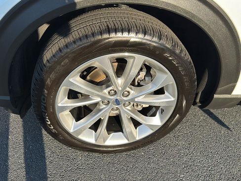 Used 2021 Ford Explorer Platinum w/ Equipment Group 601A image 34