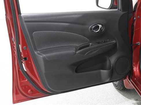 Used 2017 Nissan Versa SV image 4