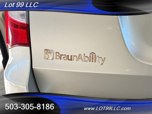 Used 2013 Chrysler Town & Country Touring FWD image 49