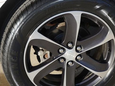 Used 2019 Buick Enclave Essence w/ LPO, Sport Appearance Package image 11