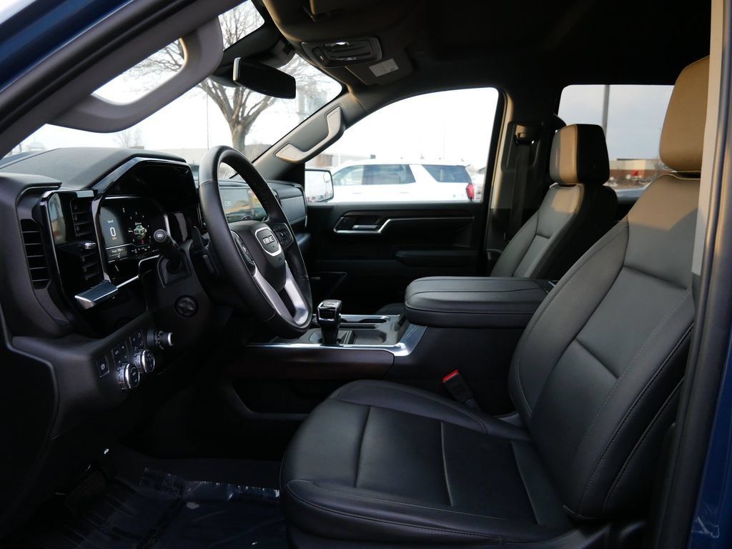 Used 2024 GMC Sierra 1500 SLT w/ SLT Premium Package AWD/4WD image 9