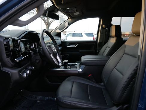 Used 2024 GMC Sierra 1500 SLT w/ SLT Premium Package AWD/4WD image 9