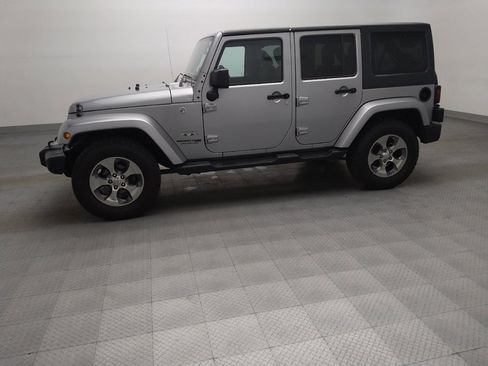 Used 2018 Jeep Wrangler Unlimited Sahara w/ Connectivity Group AWD/4WD image 2