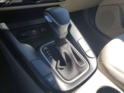 Used 2025 Kia Soul LX w/ LX Technology Package image 23