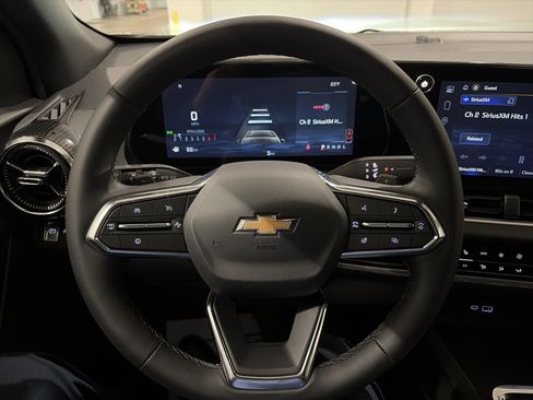 New 2026 Chevrolet Equinox LT w/ Convenience Package II image 17