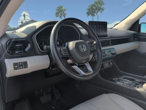 Used 2025 Honda Pilot Elite image 12