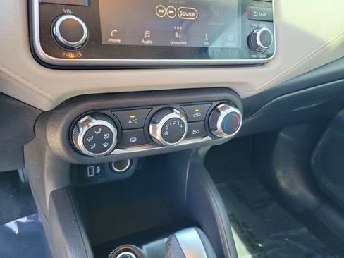 Used 2021 Nissan Versa SV FWD image 21