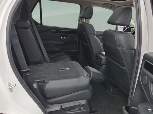 Certified 2025 Honda Pilot Touring image 17
