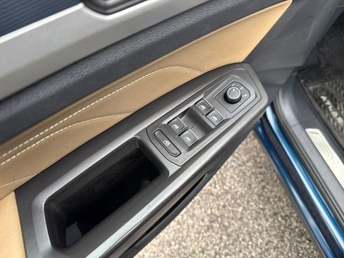 Used 2023 Volkswagen Atlas Cross Sport SE w/ Black Wheel Package image 12