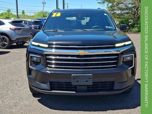 Used 2026 Chevrolet Traverse LT AWD/4WD image 2
