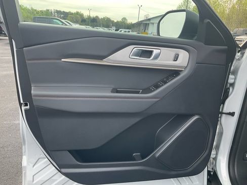 New 2026 Ford Explorer Active w/ Active Comfort Package AWD/4WD image 17