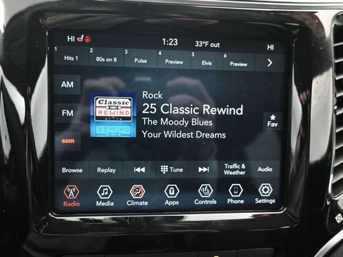 Used 2022 Jeep Cherokee Limited image 11