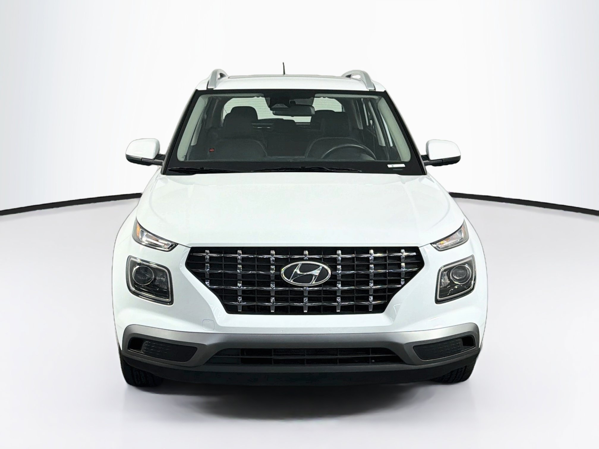 Used 2025 Hyundai Venue SEL FWD image 2