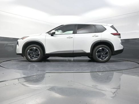 Used 2024 Nissan Rogue SV FWD image 34