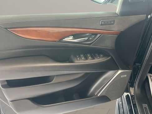 Used 2019 Cadillac Escalade Premium Luxury AWD/4WD image 10