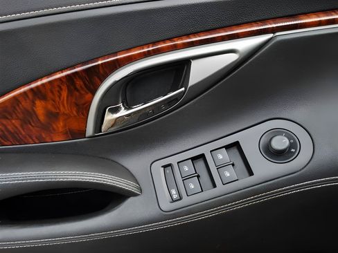 Used 2013 Buick LaCrosse Touring FWD image 22